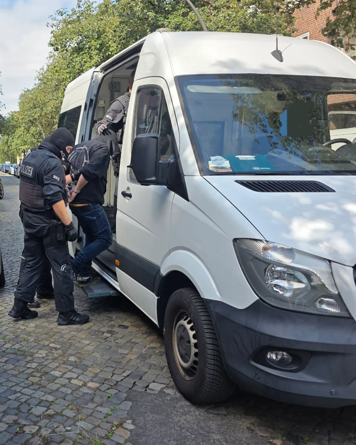 Hamburg'da Fuhuş ve İnsan Kaçakçılığı Operasyonu: İtalyan Zanlı Yakalandı
