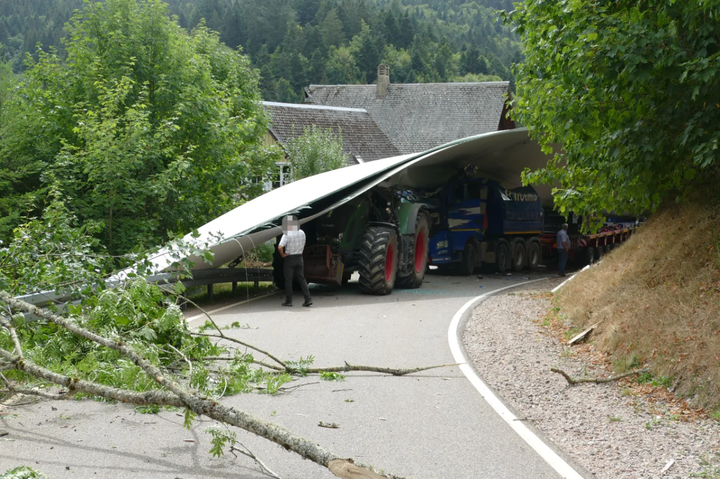 Müllheim'da 1 Milyon Avroluk Kaza: Türbin Kanadı Devrildi