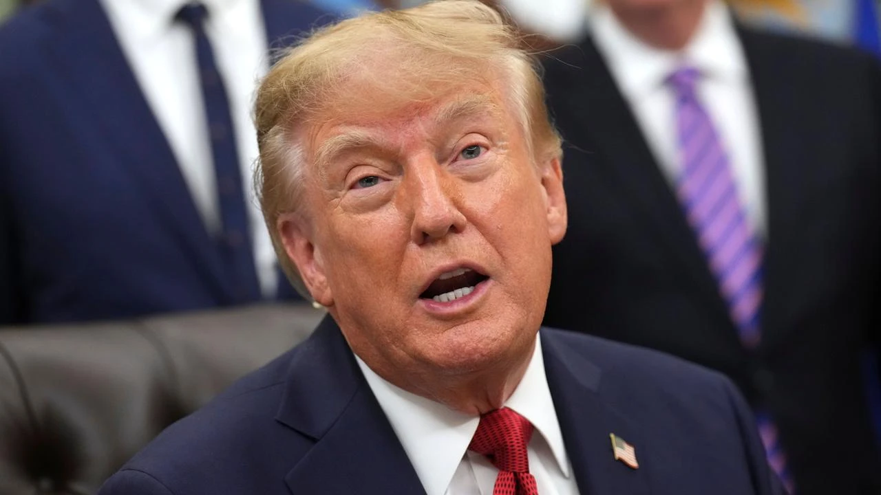 Trump ABD'nin Yeni Rusya Yaptırım Paketini İmzaladı