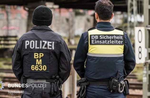 Münih'te S-Bahn'a İdrarını Yapan 72 Yaşındaki Alman Polise Saldırdı