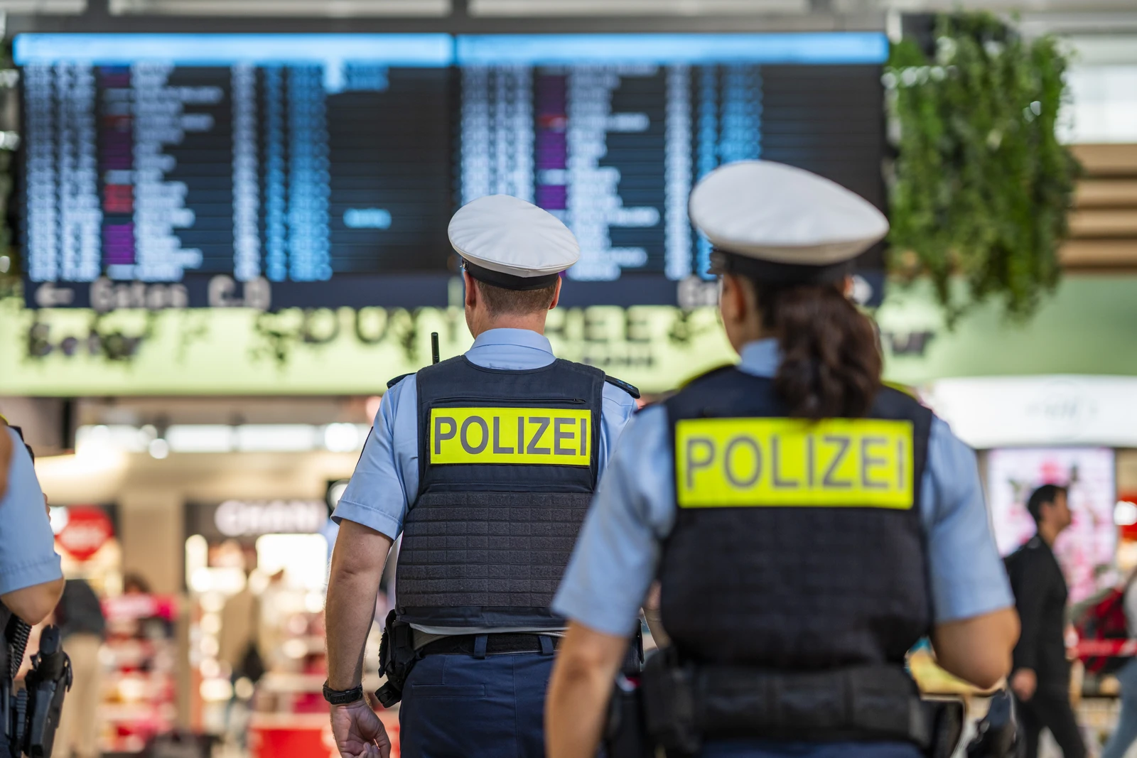 Köln/Bonn'da Kimlik Şüphesi: Gürcü Kadın İstanbul'a Gönderildi