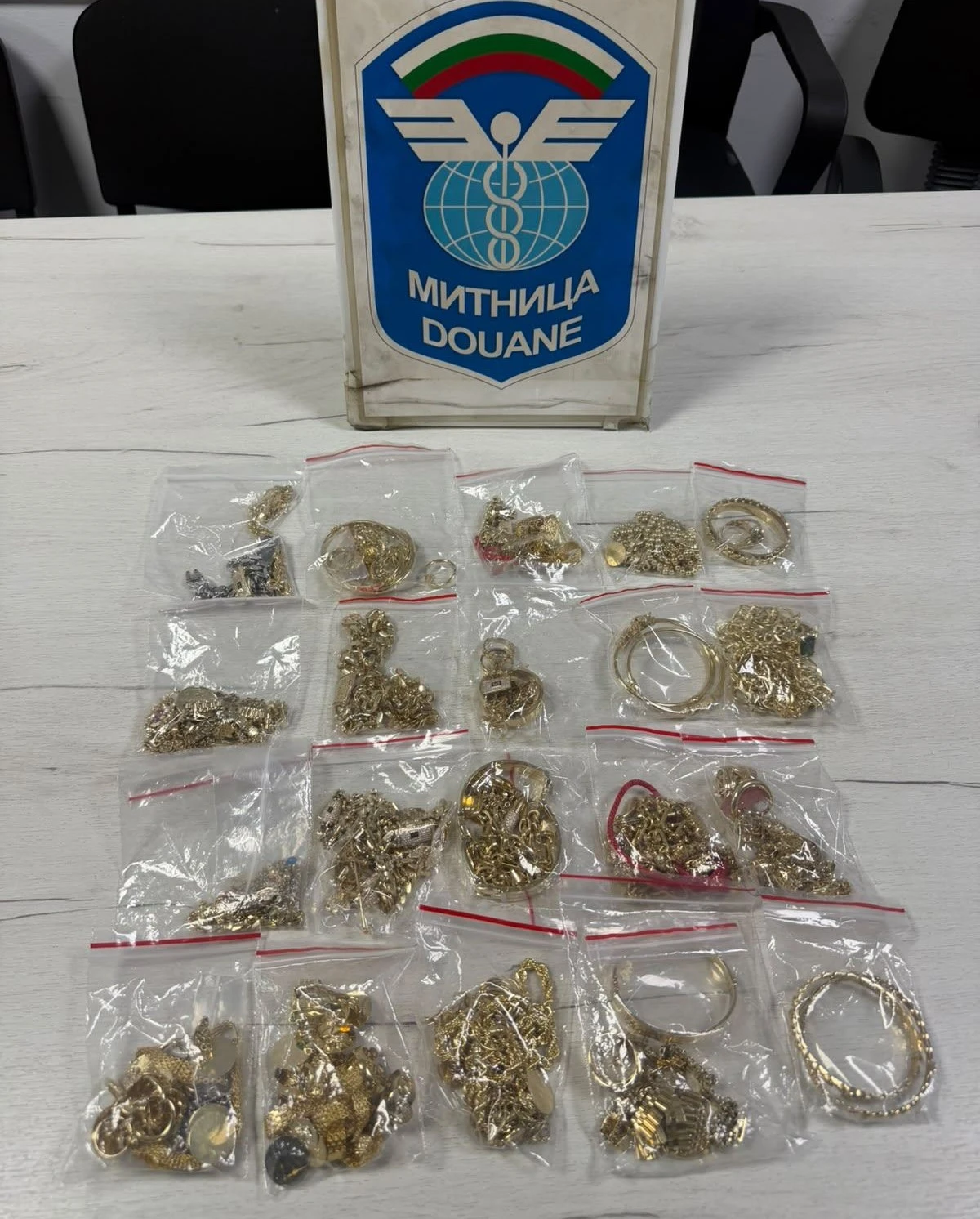 Türkiye'den Romanya'ya Giden Otobüste Rumen Yolcunun Yeleğinden Altın Çıktı