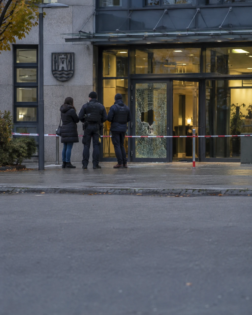 Tuttlingen'de Belediye Binasından Silahla Çıktı: Polis Ateşiyle Hayatını Kaybetti