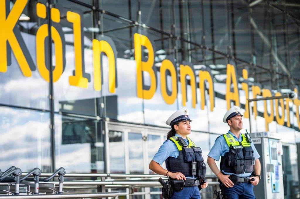 Köln/Bonn Havalimanı'nda 680 Bin Yolcu Bekleniyor: Polis Erken Gelin Dedi